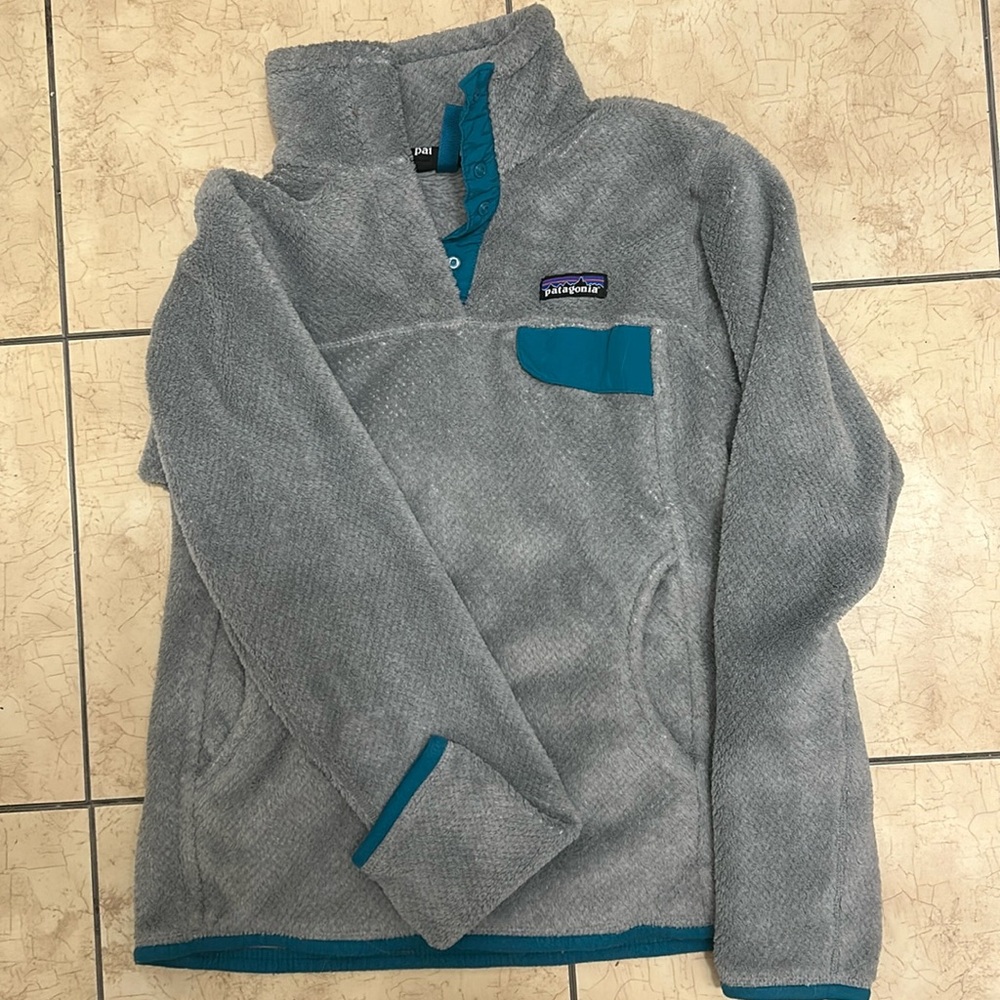 Women’s small Patagonia pullover.